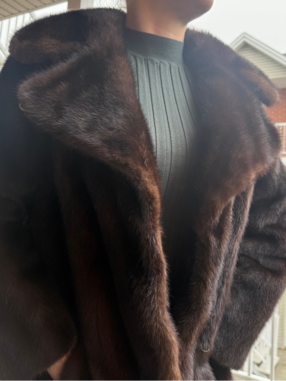 Luxurious Dark Brown Women's Fur Coat - Picture 3 of 5